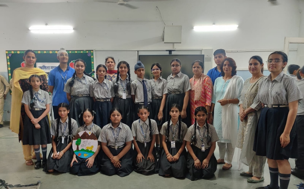 Hindi Poem Recitation Competition | Classes VI to VIII